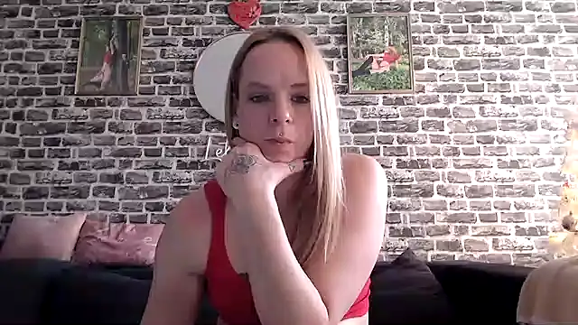 Snapshot of SexyMilf_37 chatting on 12/15/25, 11:36 SexyMilf 37 online show from 12/15/25, 11:36