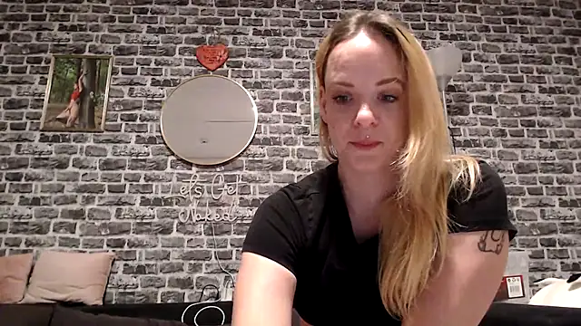 Snapshot of SexyMilf_37 chatting on 04/09/26, 08:58 SexyMilf 37 online show from 04/09/26, 08:58
