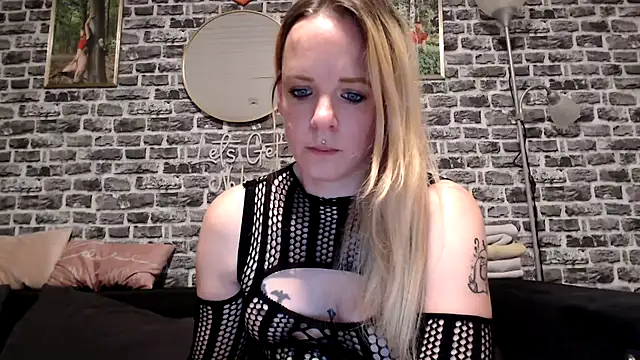 Snapshot of SexyMilf_37 chatting on 05/12/26, 08:39 SexyMilf 37 online show from 05/12/26, 08:39