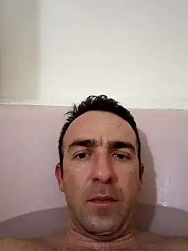 Snapshot of PopaOctavian chatting on 10/17/25, 04:53 PopaOctavian online show from 10/17/25, 04:53