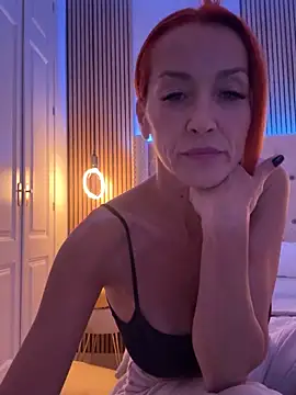 Snapshot of MikaelaBloom chatting on 11/15/25, 09:11 MikaelaBloom online show from 11/15/25, 09:11