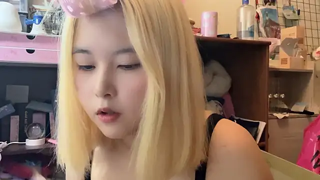 Snapshot of luna51888 chatting on 09/09/25, 11:43 luna51888 online show from 09/09/25, 11:43