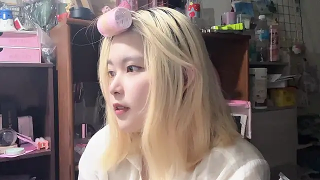 Snapshot of luna51888 chatting on 10/31/25, 06:53 luna51888 online show from 10/31/25, 06:53