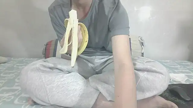 Snapshot of Stitchsandra chatting on 12/01/25, 12:32 Stitchsandra online show from 12/01/25, 12:32