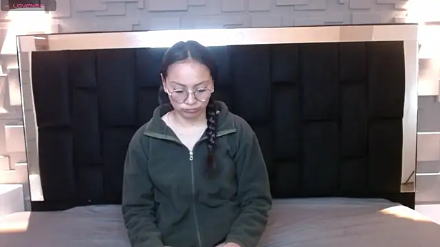 katalina07 1 online show from 10/04/25, 12:47