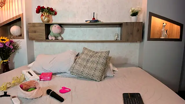 Emilly Beaumont online show from 11/26/25, 01:23