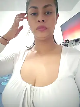 Snapshot of daliataleboficiall chatting on 10/23/25, 02:05 daliataleboficiall online show from 10/23/25, 02:05