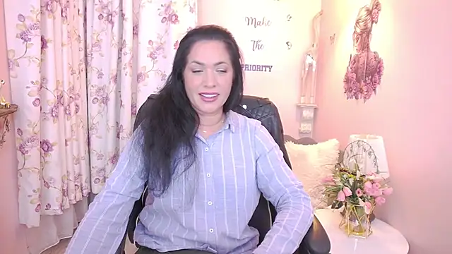 Snapshot of MyLovOne chatting on 04/22/26, 01:56 MyLovOne online show from 04/22/26, 01:56