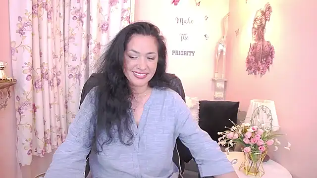 Snapshot of MyLovOne chatting on 05/12/26, 12:35 MyLovOne online show from 05/12/26, 12:35