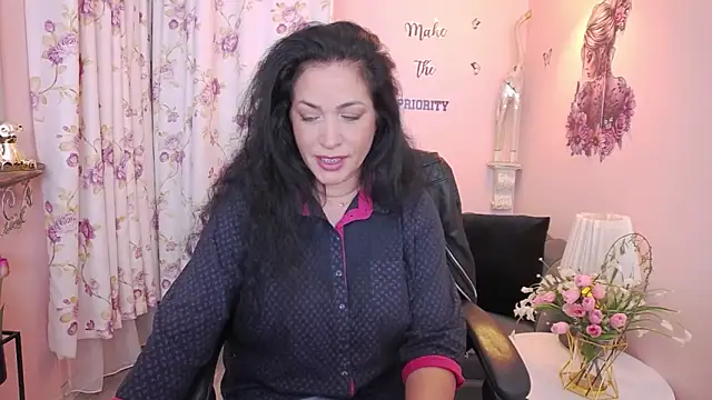 Snapshot of MyLovOne chatting on 05/17/26, 12:23 MyLovOne online show from 05/17/26, 12:23
