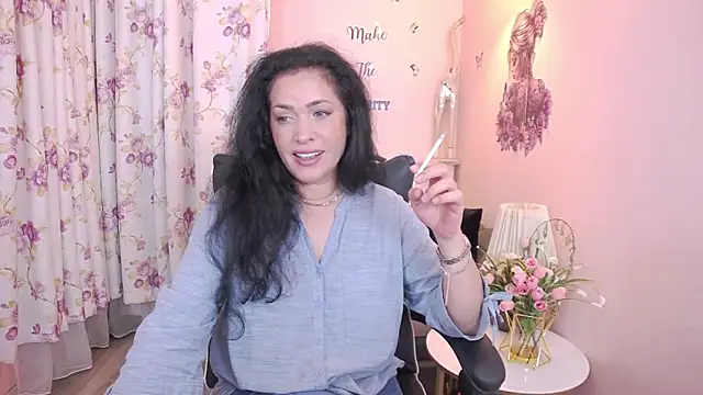 Snapshot of MyLovOne chatting on 05/25/26, 11:38 MyLovOne online show from 05/25/26, 11:38