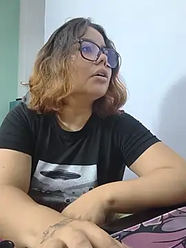 Snapshot of saenz_eymi chatting on 06/01/26, 06:20 saenz eymi online show from 06/01/26, 06:20