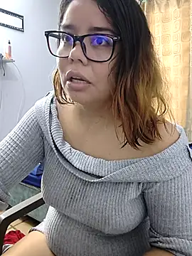 Snapshot of saenz_eymi chatting on 06/14/26, 06:21 saenz eymi online show from 06/14/26, 06:21
