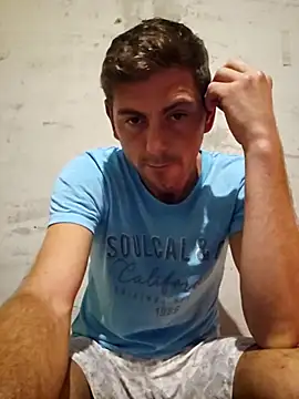 Snapshot of Alex-andru88 chatting on 10/10/25, 07:35 Alex-andru88 online show from 10/10/25, 07:35