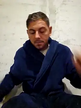 Snapshot of Alex-andru88 chatting on 10/24/25, 03:47 Alex-andru88 online show from 10/24/25, 03:47