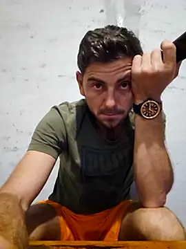 Snapshot of Alex-andru88 chatting on 10/24/25, 04:14 Alex-andru88 online show from 10/24/25, 04:14