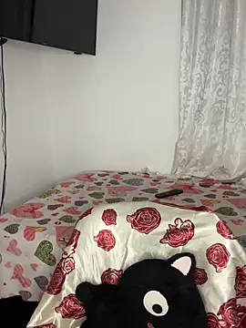 Snapshot of Linda_Bellucci chatting on 10/11/25, 05:17 Linda Bellucci online show from 10/11/25, 05:17