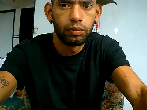 Snapshot of Negritohot2828 chatting on 04/05/26, 02:14 Negritohot2828 online show from 04/05/26, 02:14