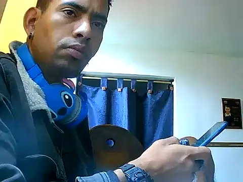 Snapshot of Negritohot2828 chatting on 04/20/26, 03:15 Negritohot2828 online show from 04/20/26, 03:15
