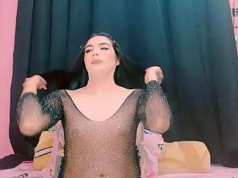 Snapshot of _crystal23_ chatting on 11/15/25, 03:59 crystal23 online show from 11/15/25, 03:59