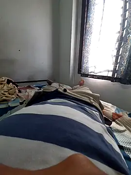 Snapshot of Yourslovingdick chatting on 12/22/25, 05:04 Yourslovingdick online show from 12/22/25, 05:04