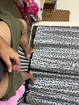 Snapshot of Yourslovingdick chatting on 03/16/26, 05:44 Yourslovingdick online show from 03/16/26, 05:44