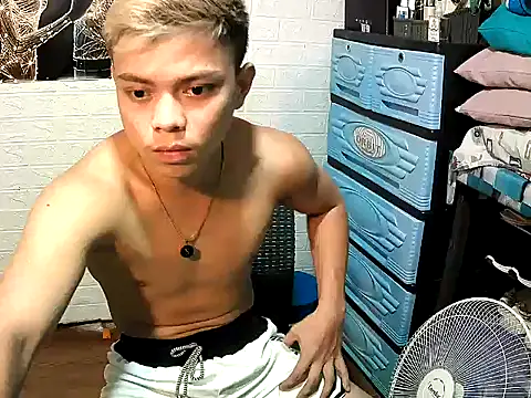 Snapshot of Pinoy_slutcummer69 chatting on 11/12/25, 11:32 Pinoy slutcummer69 online show from 11/12/25, 11:32