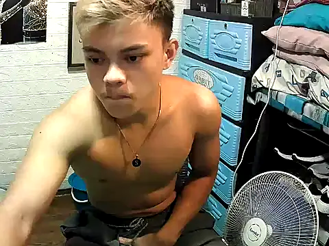 Snapshot of Pinoy_slutcummer69 chatting on 11/15/25, 08:33 Pinoy slutcummer69 online show from 11/15/25, 08:33