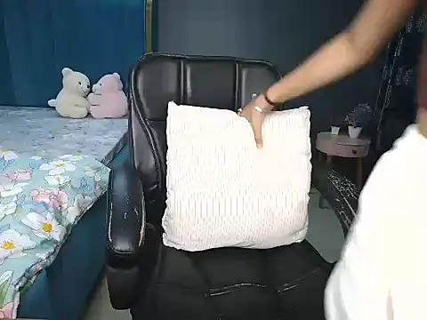Urlove lily online show from 05/27/26, 02:25