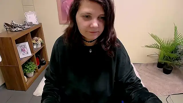 Snapshot of TwoBigSuns chatting on 03/06/26, 08:44 TwoBigSuns online show from 03/06/26, 08:44