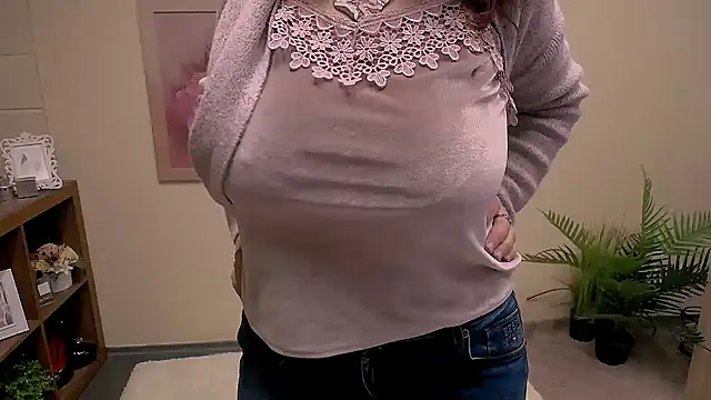 Snapshot of TwoBigSuns chatting on 03/20/26, 08:52 TwoBigSuns online show from 03/20/26, 08:52