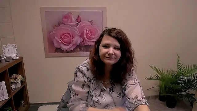 Snapshot of TwoBigSuns chatting on 04/14/26, 07:58 TwoBigSuns online show from 04/14/26, 07:58