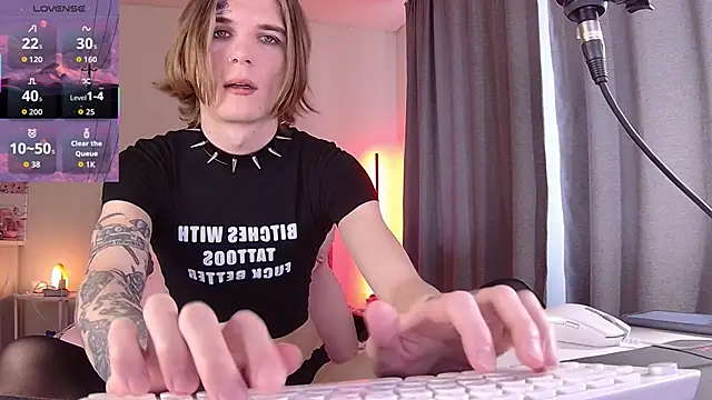 Snapshot of midwestemoqueen chatting on 04/06/26, 05:19 midwestemoqueen online show from 04/06/26, 05:19