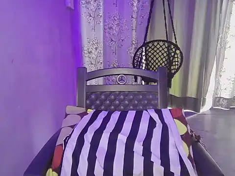 Naina 007 online show from 11/28/25, 07:00