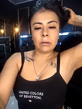 Snapshot of Aniajoness_ chatting on 11/12/25, 03:40 Aniajoness online show from 11/12/25, 03:40