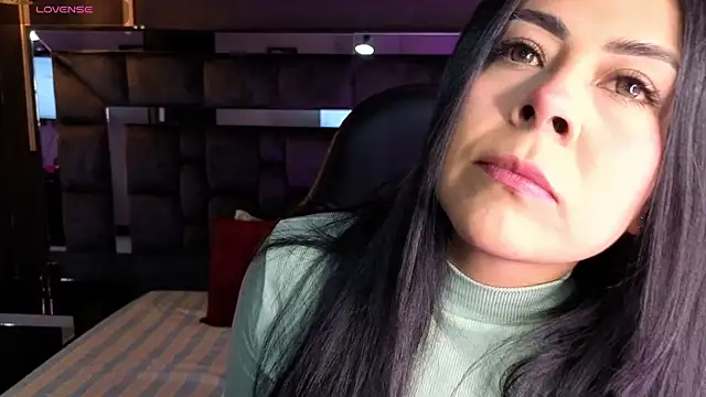 Snapshot of Aniajoness_ chatting on 11/20/25, 04:01 Aniajoness online show from 11/20/25, 04:01