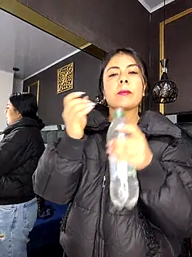 Snapshot of Aniajoness_ chatting on 11/28/25, 03:31 Aniajoness online show from 11/28/25, 03:31