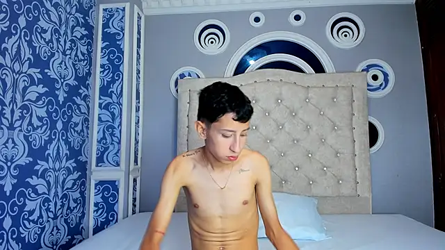 Snapshot of spicyslim_ chatting on 11/04/25, 02:43 spicyslim  online show from 11/04/25, 02:43