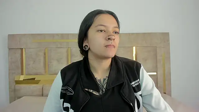 Kitty ravee online show from 10/07/25, 01:52