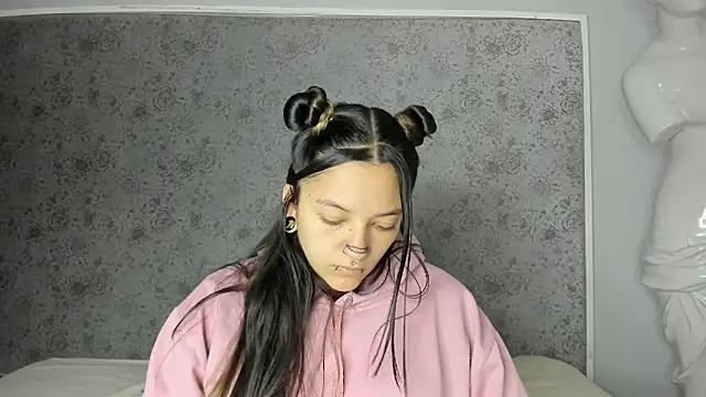 Kitty ravee online show from 10/13/25, 04:01