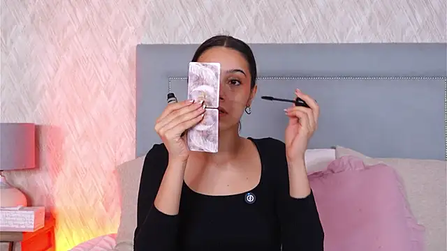 Sofy Bradd online show from 10/11/25, 02:22