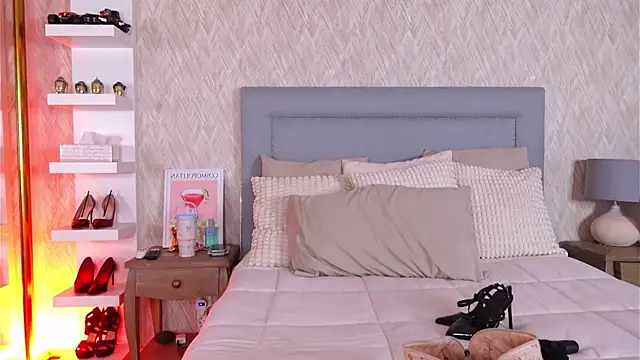 Sofy Bradd online show from 11/26/25, 08:15