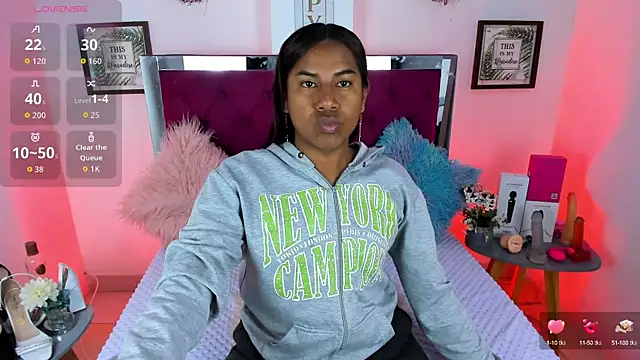 Khloee f w online show from 09/24/25, 05:49