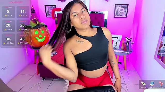 Khloee f w online show from 10/06/25, 04:04