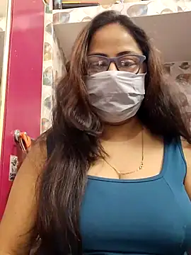 Snapshot of nisha_1110 chatting on 11/11/25, 01:33 nisha 1110 online show from 11/11/25, 01:33