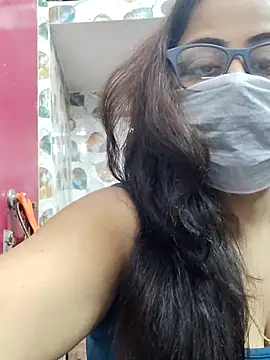 Snapshot of nisha_1110 chatting on 11/14/25, 01:21 nisha 1110 online show from 11/14/25, 01:21