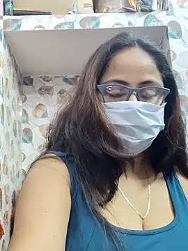 Snapshot of nisha_1110 chatting on 11/16/25, 01:28 nisha 1110 online show from 11/16/25, 01:28