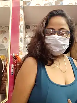 Snapshot of nisha_1110 chatting on 11/23/25, 02:17 nisha 1110 online show from 11/23/25, 02:17