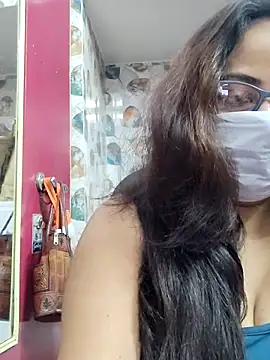 Snapshot of nisha_1110 chatting on 12/17/25, 01:39 nisha 1110 online show from 12/17/25, 01:39