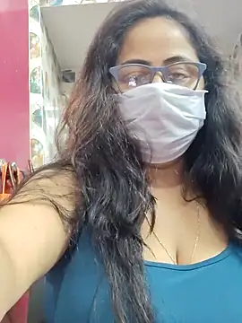 Snapshot of nisha_1110 chatting on 03/20/26, 02:44 nisha 1110 online show from 03/20/26, 02:44